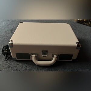 Victrola white suit case record player